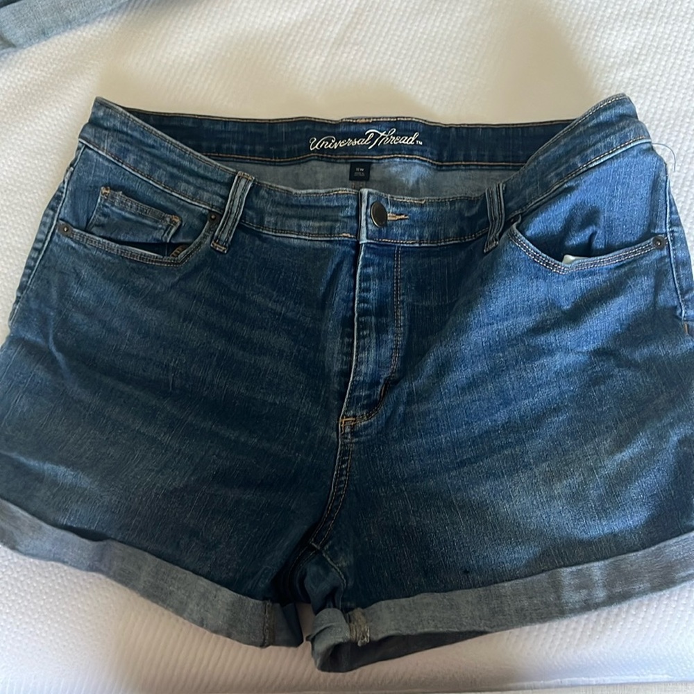 Universal thread denim shorts, size 16 W